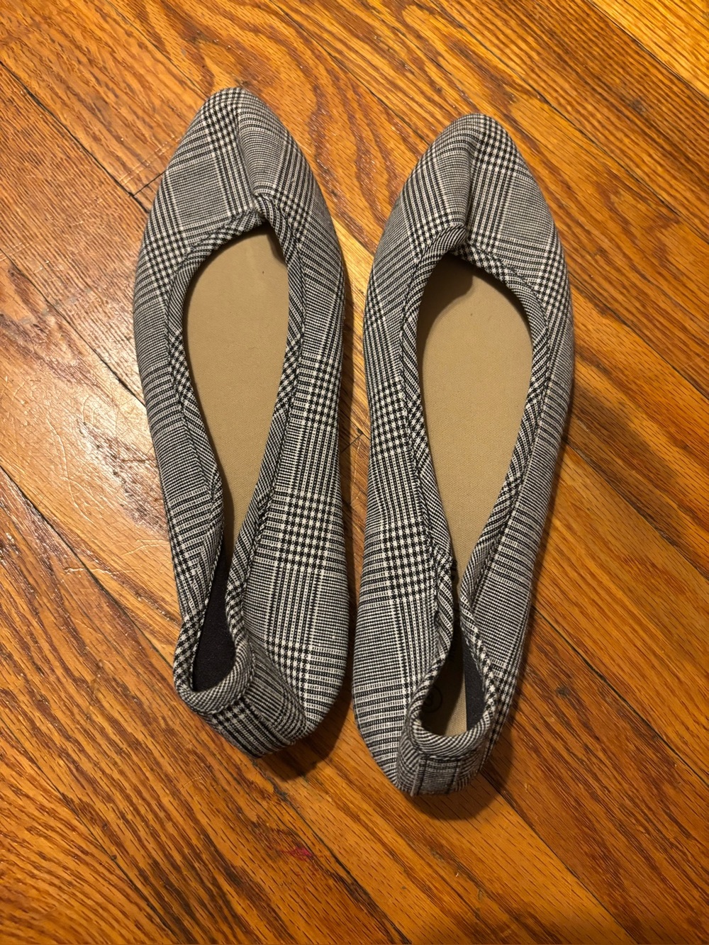 Massini gray and white plaid ballet flats size 8